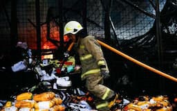 Kebakaran Pasar Induk Kramat Jati, Api Diduga dari Kios Plastik