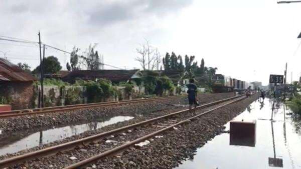 Banjir Mulai Surut, Rel KA Pekalongan–Sragi Kembali Bisa Dilewati dengan Kecepatan Terbatas