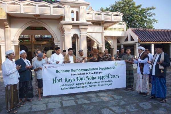Sapi Kurban Dari Presiden Prabowo dan Bupati Grobogan Diserahkan ke Masjid Baitul Makmur Purwodadi