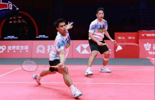 Dibantai Dua Gim, Sabar/Reza Tersingkir Dramatis di Semifinal BWF World Tour Finals 2025