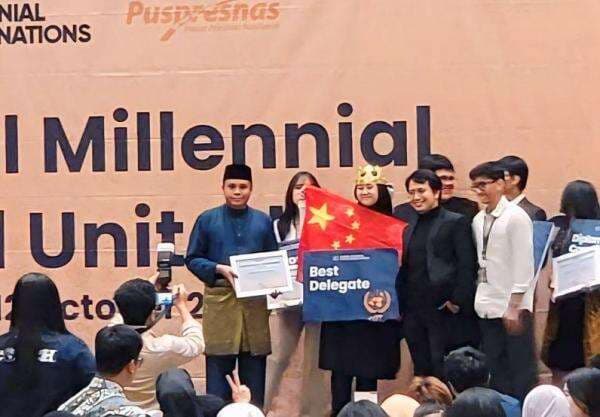 Tak Cuma Nulis Lagu, Penyanyi Bria Itommey Ternyata Jago Public Speaking