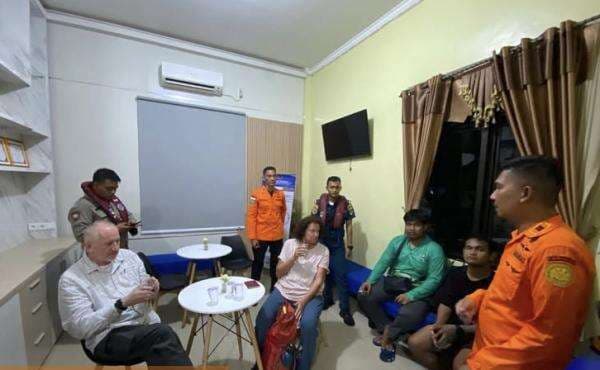 TNI AL Lanal Kumai Selamatkan Dua Turis Jerman dari Kapal Bocor di Taman Nasional Tanjung Puting