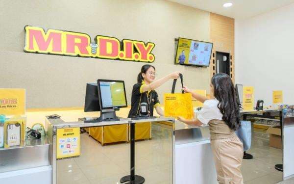 Direksi hingga Komisaris MDIY Kompak Borong Saham saat Harga Tertekan