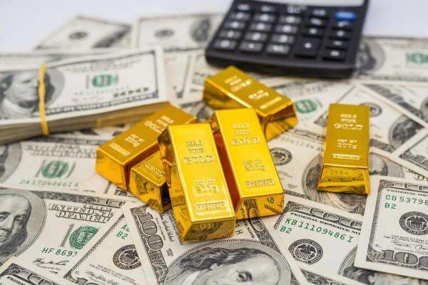 Harga Emas Turun Lebih dari 1 Persen, Bayang-Bayang Kenaikan Suku Bunga Menguat Harga Emas Turun Lebih dari 1 Persen, Bayang-Bayang Kenaikan Suku Bunga Menguat