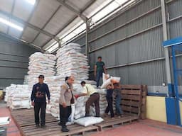 Kementan Minta Masyarakat Kawal Ketat Bantuan Beras Senilai Rp16 Miliar untuk Bencana Sumatera