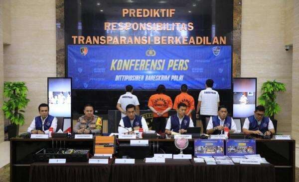 Dua WNA Cina Ditangkap,  Ungkap Sindikat Penipuan Online Berkedok Fake BTS dan SMS Blast,