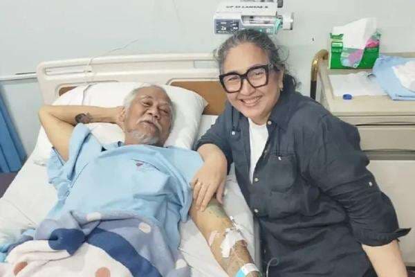 Tio Pakusadewo Dirawat Akibat Gangguan Jantung, Dewi Irawan Buka Donasi