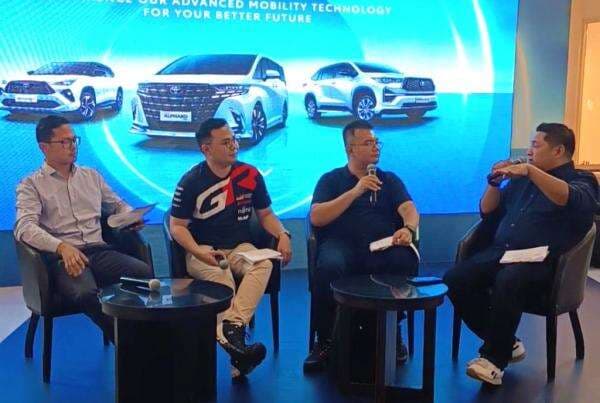 Toyota Edukasi Teknologi Hybrid di Pakuwon Mall Toyota Edukasi Teknologi Hybrid di Pakuwon Mall