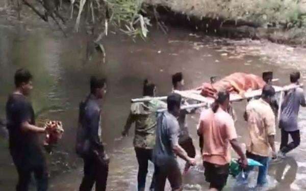 Ini Alasan Warga Jalen Ponorogo Bawa Keranda Jenazah Menyeberang Sungai