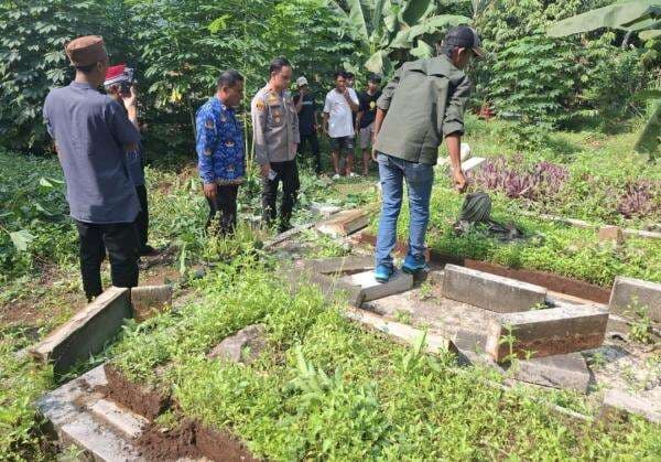 Diduga Berkedok Pesugihan, 31 Makam Palsu di Petir Kabupaten Serang Dibongkar Warga