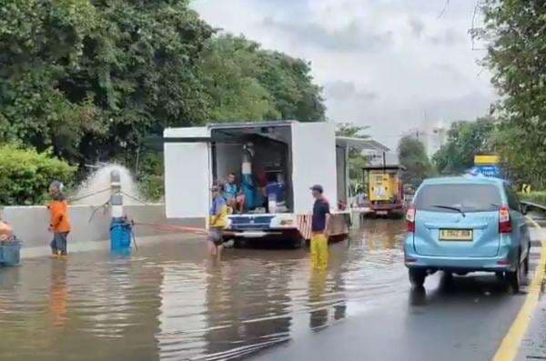 Tol Sedyatmo Masih Banjir, Akses ke Bandara Soetta Dialihkan