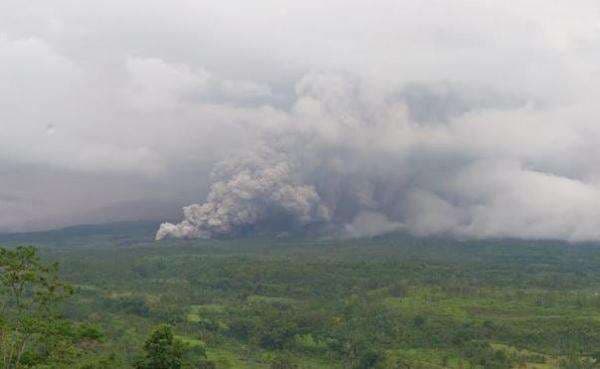 Gunung Semeru Erupsi Dahsyat, Waspadai 4 Jenis Bahaya Letusan bagi Warga