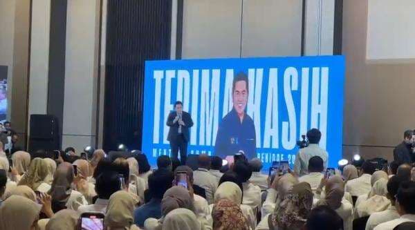 Erick Thohir Perkenalkan Dony Oskaria sebagai Bos Baru BUMN Erick Thohir Perkenalkan Dony Oskaria sebagai Bos Baru BUMN