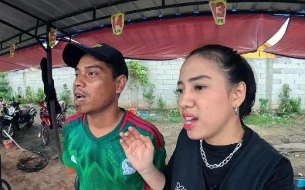 Azia Riza Kocak Banget Saat Belajar Mancing Ikan Mas Pertama Kalinya!