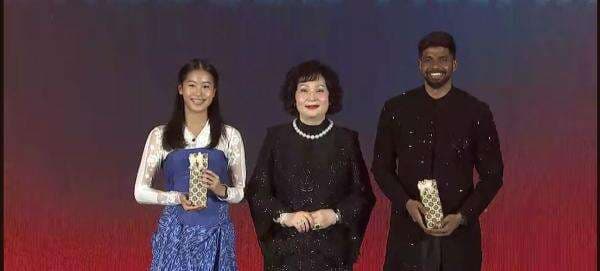 Jelang BWF World Tour Finals 2025, Putri KW Sabet Penghargaan Busana Terbaik! Jelang BWF World Tour Finals 2025, Putri KW Sabet Penghargaan Busana Terbaik!