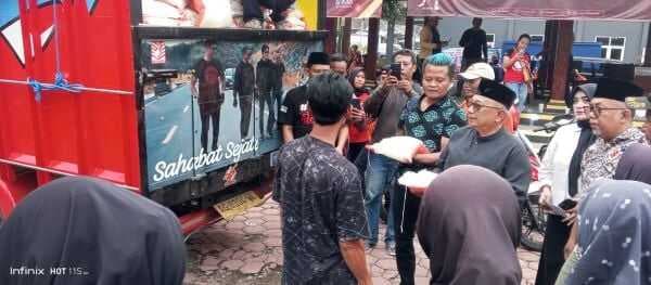 Bantu 10 Ton Beras kepada Korban Bencana Alam di Blitar, Haji Beky: Tak Ada Urusan Politik