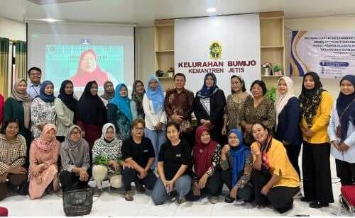 Tim FEB UNY Latih Warga Bumijo Jogja Tata Kelola Bank Sampah Berbasis Green Economy