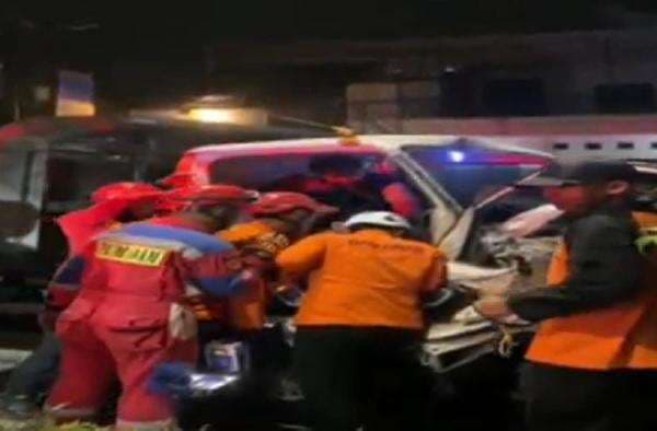 Kecelakaan di Purwokerto, Sopir Dump Truk Luka Berat usai Tertabrak Tronton