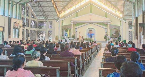 Tahun Baru 2025, Umat Katolik  Paroki St Theresia Kiwangona Diajak Untuk Hidup Penuh Kedamaian