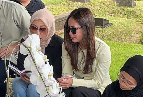 Tangis Tamara Tyasmara Tak Terbendung saat Rayakan Ulang Tahun Dante di Makam