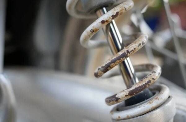 Waspada, Ini 6 Ciri Shockbreaker Motor Rusak