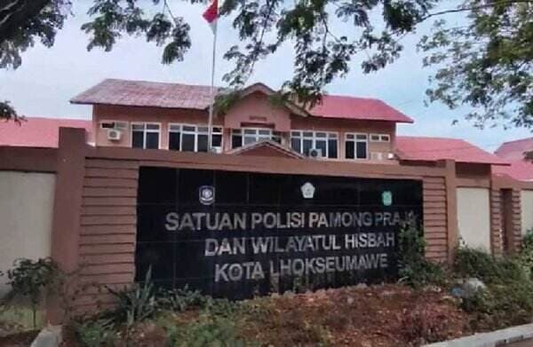 Gaji Ditahan, Anggota Satpol PP Lhokseumawe Ngamuk Hancurkan Kaca Kantor