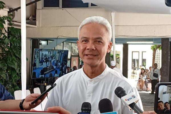 Melayat, Ganjar Kenang Bunda Iffet: Sosok Ibu yang Mencintai Anaknya