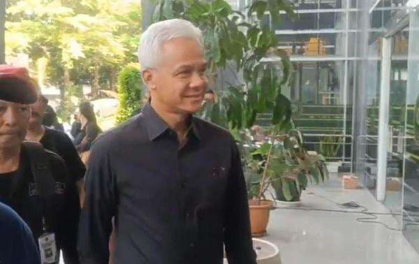 Ganjar Hadir di Sidang: Mas Hasto Tetap Semangat, Tidak Kendor!