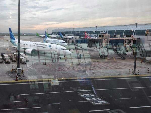 Viral Penumpang Merokok Elektrik di Pesawat, Ini Fakta dan Aturan yang Perlu Diketahui!