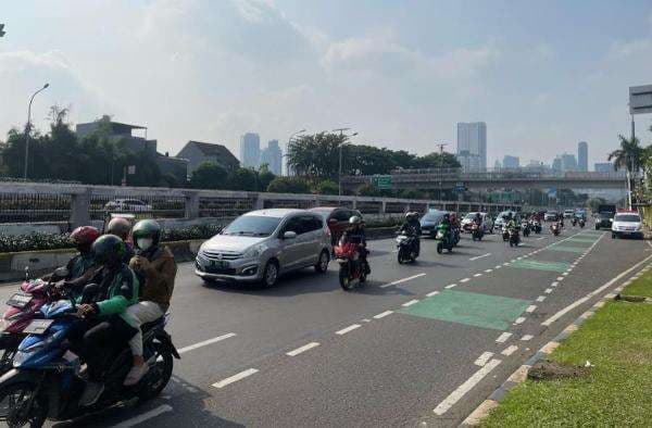 Ada Demo Buruh, Lalin Depan DPR Masih Terpantau Ramai Lancar