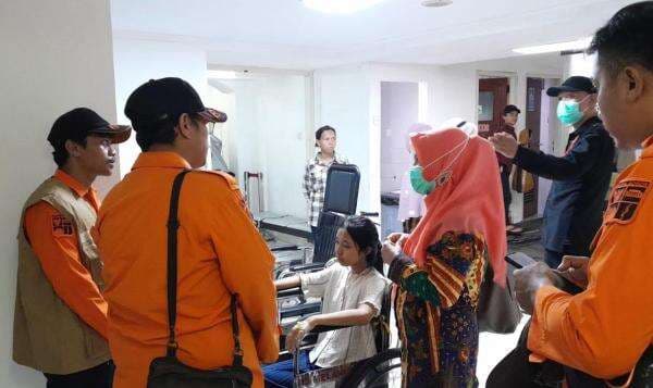 Panik Gempa M4,1 di Bogor, Wanita Ini Nekat Lompat dari Lantai 2 Rumahnya