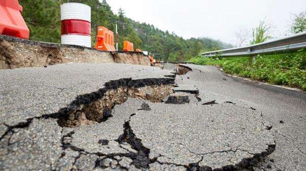 Gempa M4,9 Bekasi Guncang Karawang, Warga Panik Sejumlah Bangunan Rusak