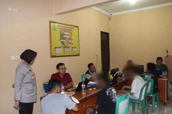 Polisi Tangkap 9 Anggota Geng Motor di Cirebon, Aksinya Viral Rusak Rumah Warga