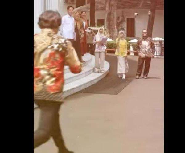 Momen Lucu Kak Seto Salami Gibran di Istana Wapres