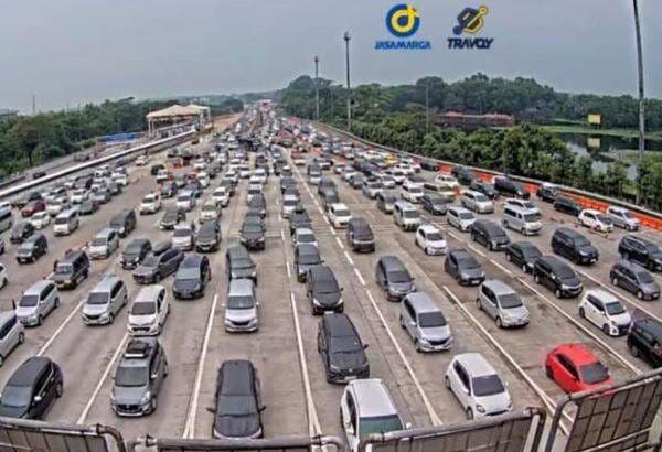 GT Cikatama Padat Merayap, 58.213 Kendaraan Melintas Arah Jakarta