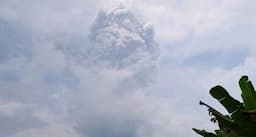 Gunung Api Ibu Kembali Erupsi Siang Ini, Kolom Letusan Capai 5.000 Meter dari Puncak