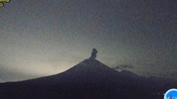 Gunung Semeru Erupsi Lontarkan Abu Setinggi 800 Meter