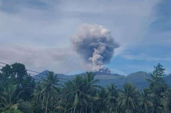 Gunung Dukono Halmahera Utara Meletus Hari Ini, Kolom Abu 1.000 Meter