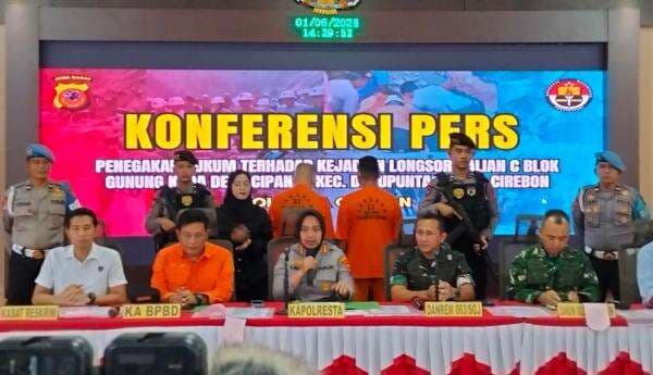 Breaking News! Dua Orang Ditetapkan Tersangka Longsor Gunung Kuda Cirebon Breaking News! Dua Orang Ditetapkan Tersangka Longsor Gunung Kuda Cirebon