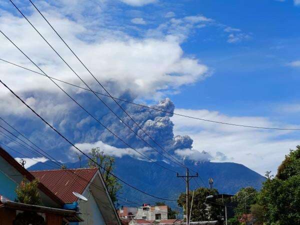 Gunung Marapi Meletus Dua Kali dalam Sehari, Kolom Abu Capai 1 Kilometer