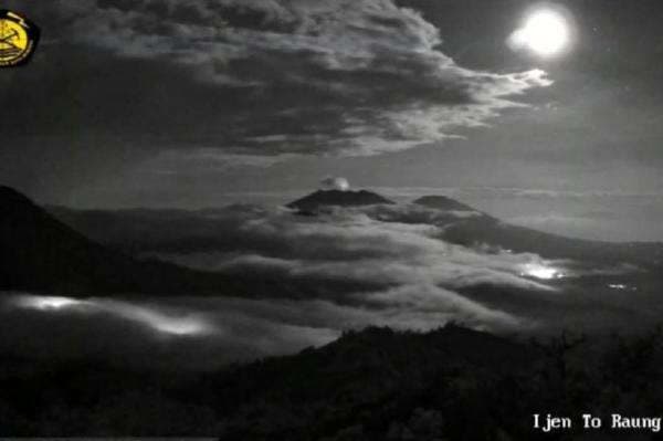 Gunung Raung Meletus Lagi! Tinggi Kolom Abu Capai 1.200 Meter