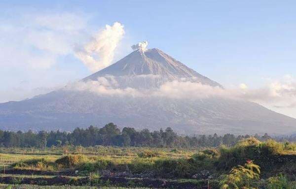 Pendaki Gunung Semeru Wajib Pakai Gelang Pelacak, Ini Alasannya