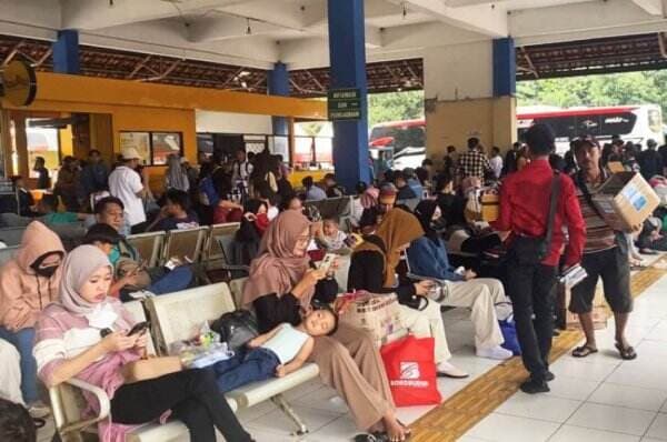 H-3 Lebaran, Terminal Kampung Rambutan Tak Layani Pembelian Tiket di Tempat