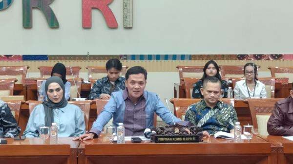 Catatan Komisi III DPR: Polri Paling Responsif Tindak Lanjuti Aduan Warga Catatan Komisi III DPR: Polri Paling Responsif Tindak Lanjuti Aduan Warga