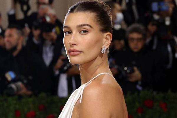 Hailey Bieber Didiagnosis Kista Ovarium, akibat Stress?