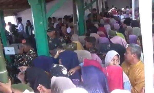 Haul Sunan Abinawa di Kendal, Ribuan Warga Berebut Nasi Suro dan Air Guci Nyai Kong