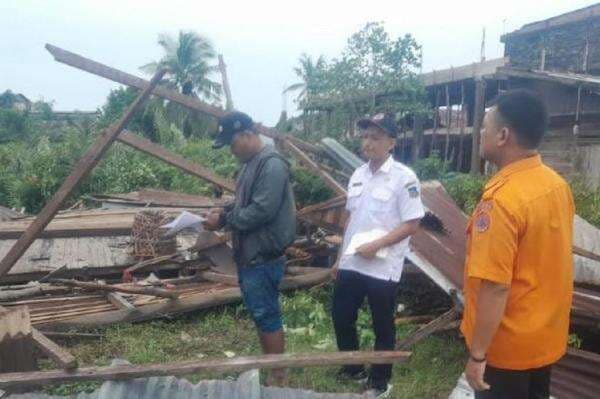 Hujan Es Disertai Angin Kencang Terjang Tanjab Barat Jambi, 55 Rumah Warga Rusak