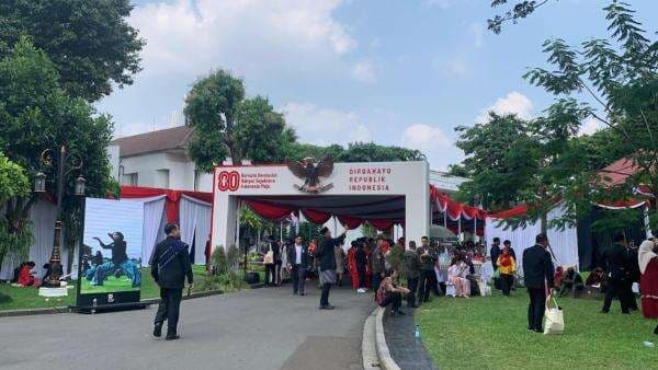 Pesta Rakyat! Warga Padati Istana Merdeka Nikmati Makanan Tradisional