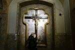 Ibu Kota Polandia Larang Salib dan Simbol Agama Lain Dipajang di Balai Kota