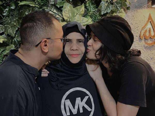 Innalillahi, Mita The Virgin Berduka Cita Innalillahi, Mita The Virgin Berduka Cita